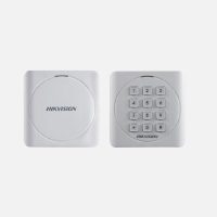 Cititor card Hikvision DS-K1801E, citeste carduri RFID EM 125Khz, distanta citire: 50mm, comunicare: Wiegand 26/34 protocol, indicator LED de stare si alimentare; alimentare: 12VDC, IP65, dimensiuni: 87 × 87 × 13.3mm (DS-K1801E)