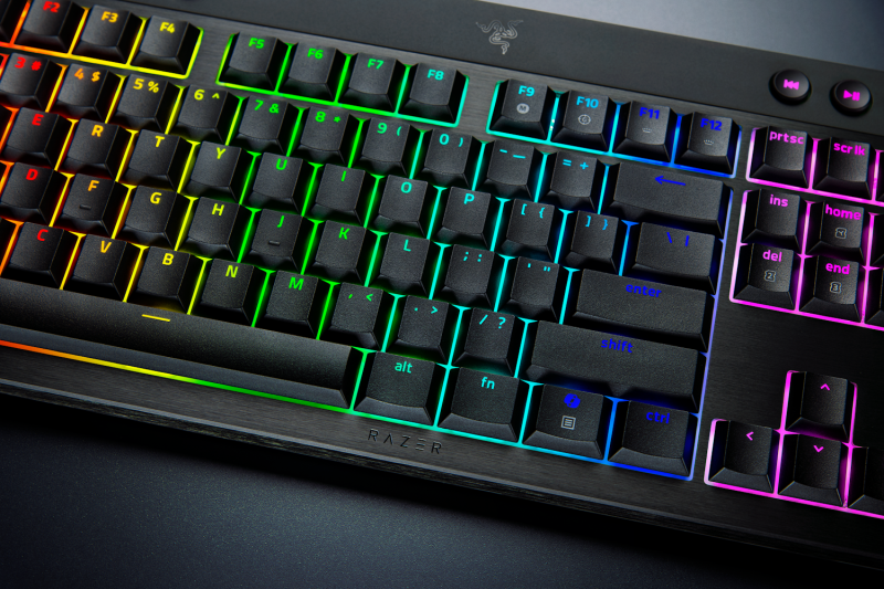 Tastatura mecanica wireless Razer Blackwidow V4 Low profile HyperSpeed, switch Razer™ Low-profile Mechanical Switches (Orange Tactile), 110 taste, iluminare Razer™ Chroma RGB, negru (RZ03-05270800-R3M1)