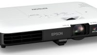 Proiector EPSON EB-1795F, 3LCD, RGB, Ultra portabil, 3200 lumeni, FHD 1920*1080, 16:9, 10000:1, lampa 4000 ore/ 7000 ore Eco mode, dimensiune maxima imagine 300", distanta maxima de proiectie 8.2 m, USB type A, USB type B, composit, VGA, HDMI, Miracast, NFC, MHL, Wireless LAN IEEE 802.11b/g/n (WiFi (V11H796040)